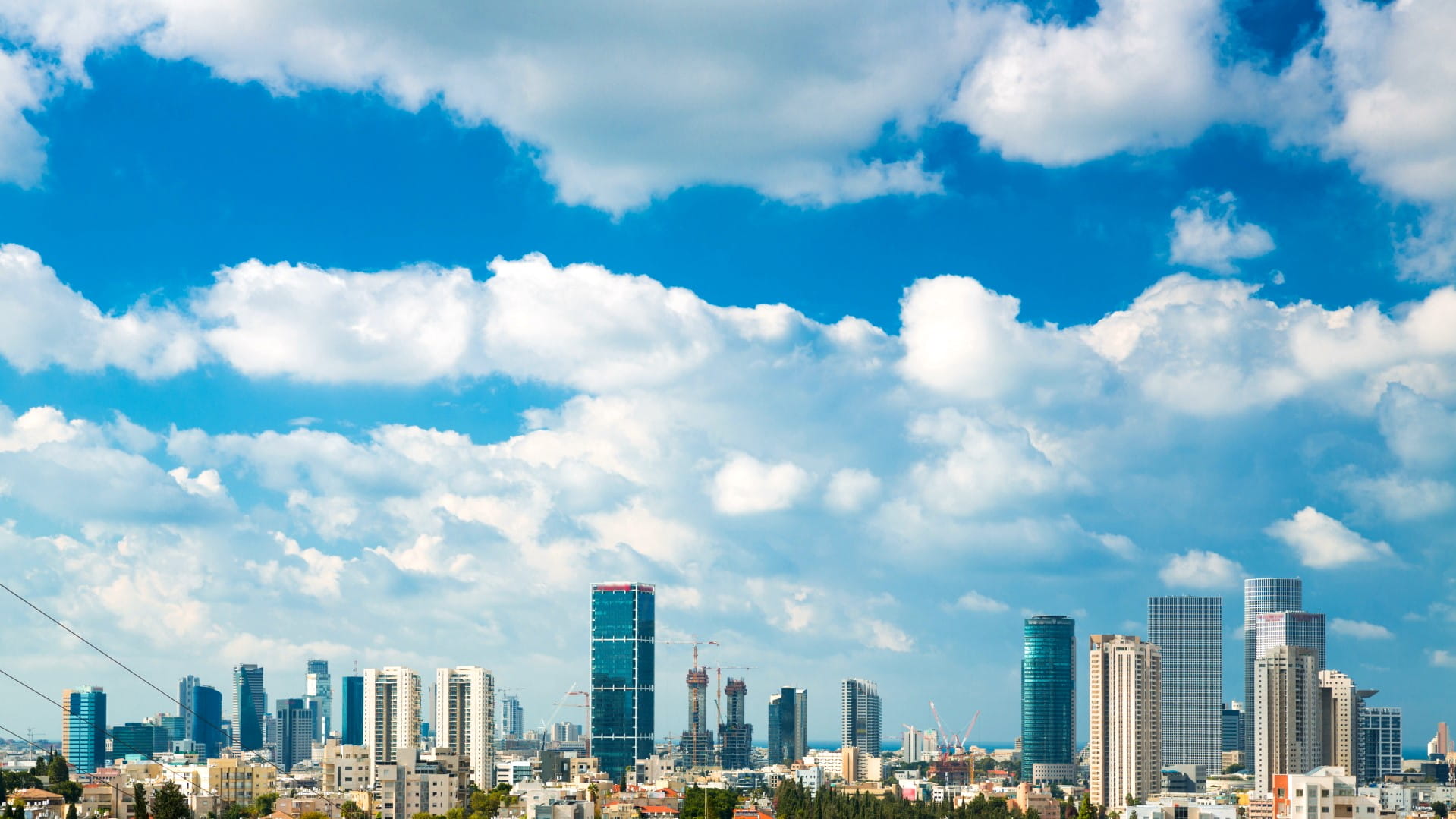 Голубое небо город. Tel Aviv Skyline. Небо город. Панорама города небо. Голубое небо в городе.